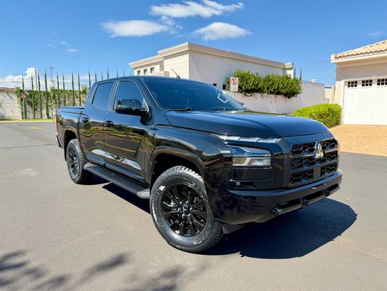 MITSUBISHI TRITON 2.4 BITURBO DIESEL CD HPE 4X4 AUTOMÁTICO MITSUBISHI TRITON 2.4 BITURBO DIESEL CD HPE 4X4 AUTOMÁTICO